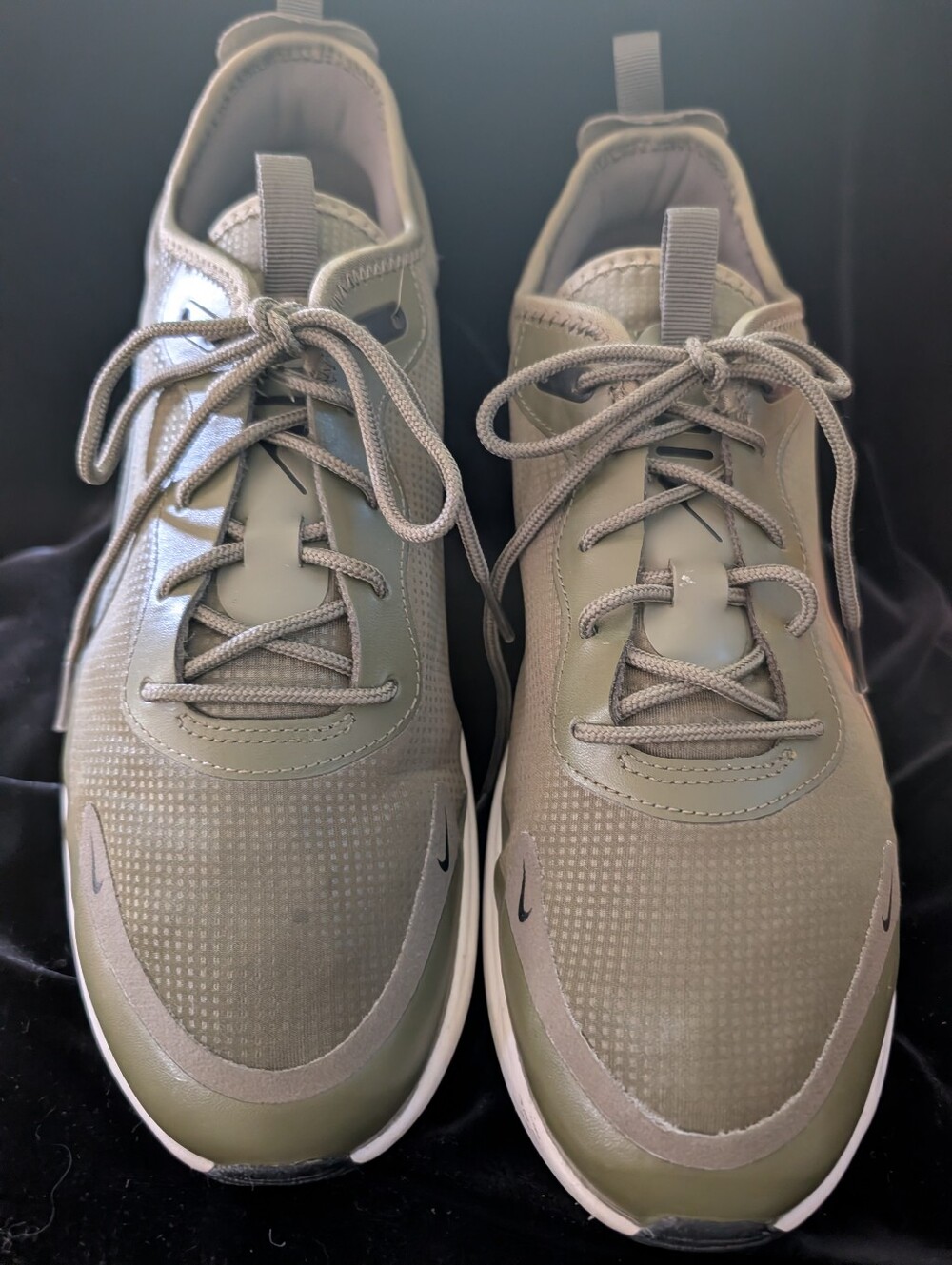Nike Men’s Olive/Tan Lightweight Sneakers